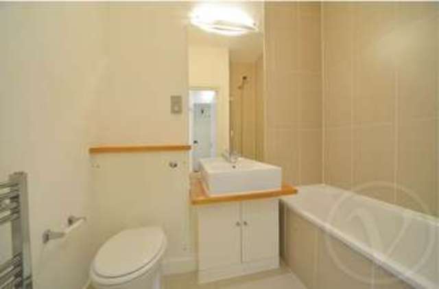  Image of 2 bedroom Flat to rent in Chatsworth Road London NW2 at Chatsworth Road Kilburn London, NW2 4BG