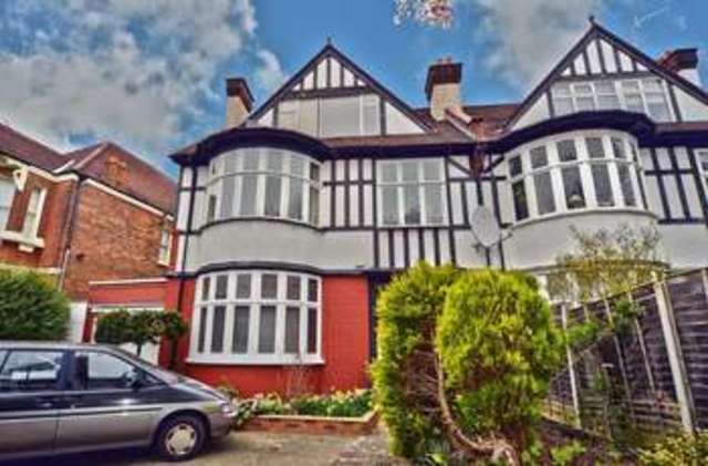  Image of 2 bedroom Flat to rent in Chatsworth Road London NW2 at Chatsworth Road Kilburn London, NW2 4BG