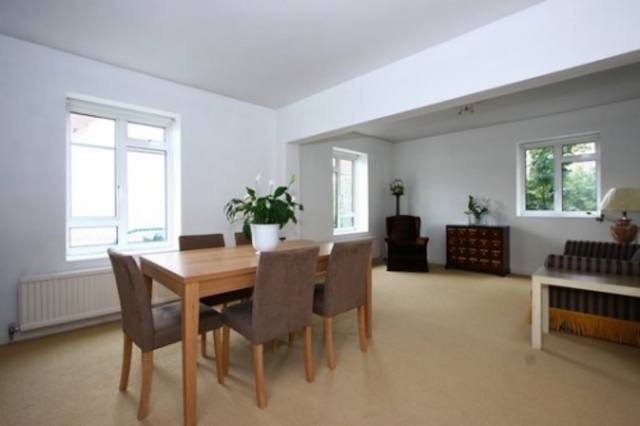  Image of 4 bedroom Flat to rent in Chelsea Manor Street London SW3 at Chelsea Manor Court  Chelsea Manor Street, SW3 5SB