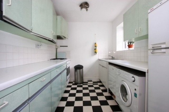 Image of 4 bedroom Flat to rent in Chelsea Manor Street London SW3 at Chelsea Manor Court  Chelsea Manor Street, SW3 5SB