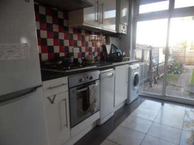  Image of Property to rent in Cherrywood Lane Morden SM4 at Cherrywood Lane  Morden, SM4 4HS