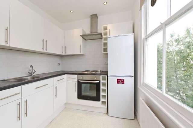  Image of 2 bedroom Flat to rent in Chesterton Road London W10 at Chesterton Road  London, W10 6ET