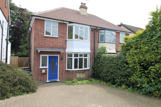  Image of 2 bedroom Detached house to rent in Chipstead Way Banstead SM7 at Banstead, SM7 3JJ