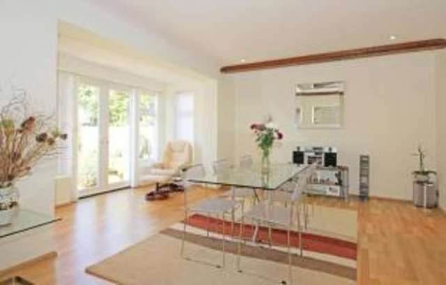  Image of 4 bedroom Detached house for sale in Southcliffe Road Friars Cliff Mudeford Christchurch BH23 at Christchurch Dorset Mudeford, BH23 4EW