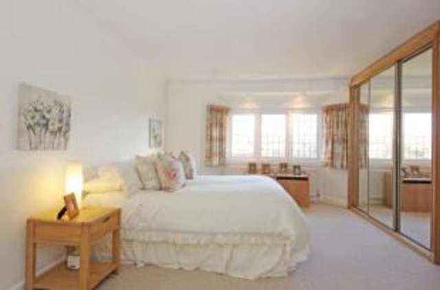  Image of 4 bedroom Detached house for sale in Southcliffe Road Friars Cliff Mudeford Christchurch BH23 at Christchurch Dorset Mudeford, BH23 4EW