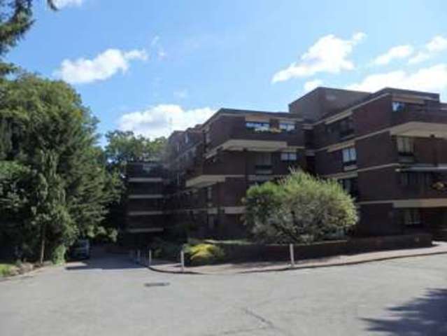  Image of 2 bedroom Flat to rent in Pitt Place Church Street Epsom KT17 at Church Street  Epsom, KT17 4PY