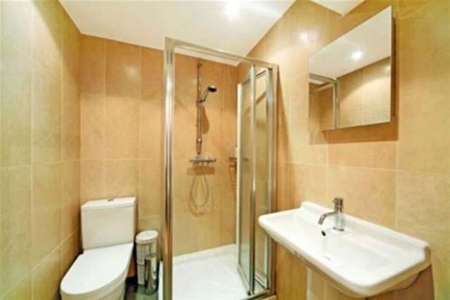  Image of 2 bedroom Flat to rent in Clanricarde Gardens London W2 at London, W2 4NA
