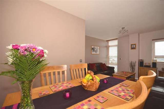  Image of 2 bedroom Flat for sale in Clarendon Road Wallington SM6 at Wallington Surrey Wallington, SM6 8RW