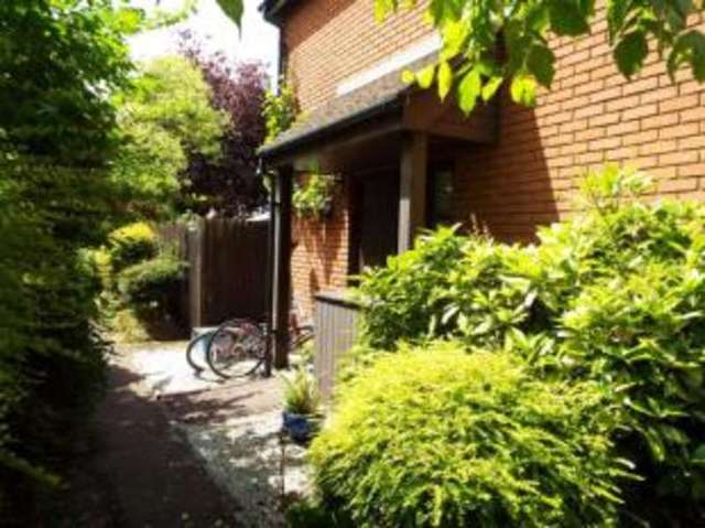 Image of 1 bedroom End of Terrace for sale in Vienna Close Clayhall Ilford IG5 at Clayhall  South Woodford, IG5 0PU