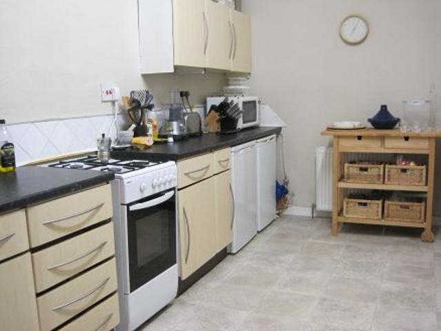  Image of 2 bedroom Flat to rent in Cleghorn Street Dundee DD2 at Lochee East Dundee Dundee, DD2 2NJ