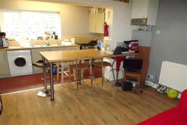  Image of 6 bedroom Terraced house to rent in Clementson Road Sheffield S10 at Sheffield, S10 1GS