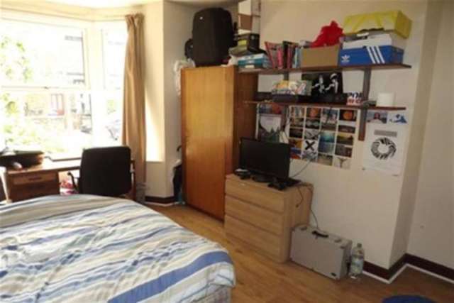  Image of 6 bedroom Terraced house to rent in Clementson Road Sheffield S10 at Sheffield, S10 1GS