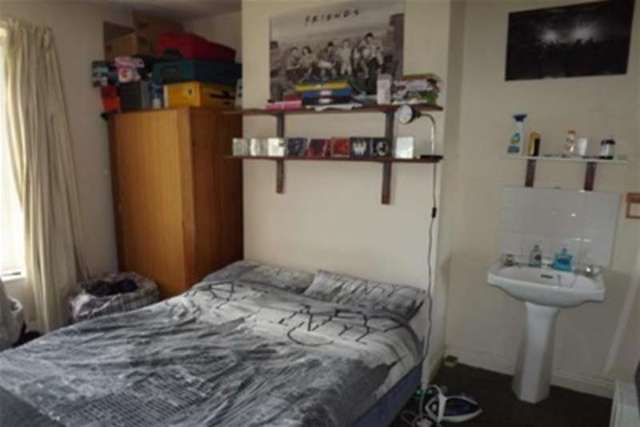  Image of 6 bedroom Terraced house to rent in Clementson Road Sheffield S10 at Sheffield, S10 1GS