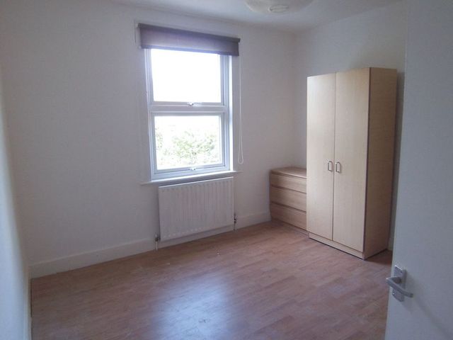  Image of 3 bedroom Flat to rent in Clifford Gardens London NW10 at Clifford Gardens  London, NW10 5JB