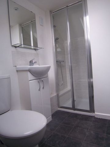  Image of 3 bedroom Flat to rent in Clifford Gardens London NW10 at Clifford Gardens  London, NW10 5JB