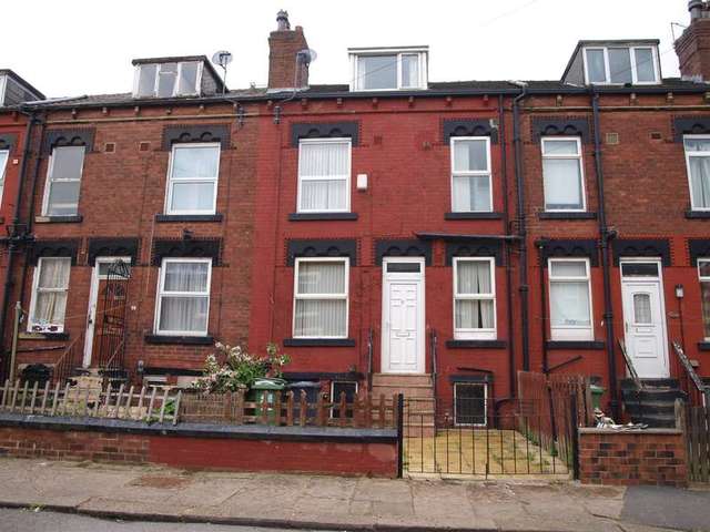  Image of 2 bedroom Terraced house for sale in Clifton Avenue Leeds LS9 at Harehills  Harehills, LS9 6EX