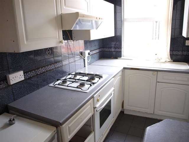  Image of 2 bedroom Terraced house for sale in Clifton Avenue Leeds LS9 at Harehills  Harehills, LS9 6EX