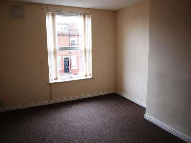  Image of 2 bedroom Terraced house for sale in Clifton Avenue Leeds LS9 at Harehills  Harehills, LS9 6EX