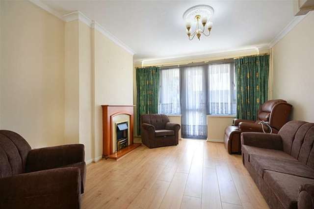  Image of 2 bedroom Flat to rent in Congreve Street London SE17 at London, SE17 1TD