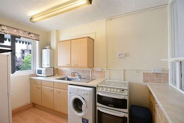  Image of 2 bedroom Flat to rent in Congreve Street London SE17 at London, SE17 1TD