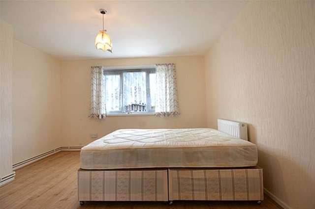  Image of 2 bedroom Flat to rent in Congreve Street London SE17 at London, SE17 1TD