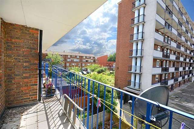  Image of 2 bedroom Flat to rent in Congreve Street London SE17 at London, SE17 1TD