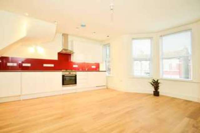  Image of 3 bedroom Flat to rent in Coningham Road London W12 at Shepherd