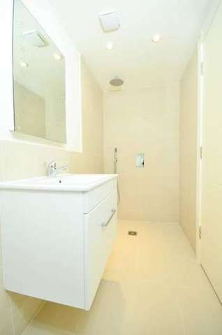  Image of 3 bedroom Flat to rent in Coningham Road London W12 at Shepherd