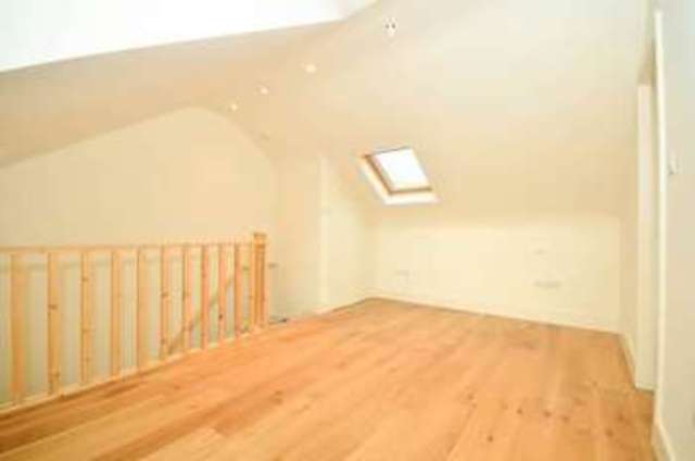  Image of 3 bedroom Flat to rent in Coningham Road London W12 at Shepherd