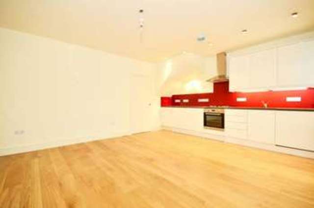  Image of 3 bedroom Flat to rent in Coningham Road London W12 at Shepherd