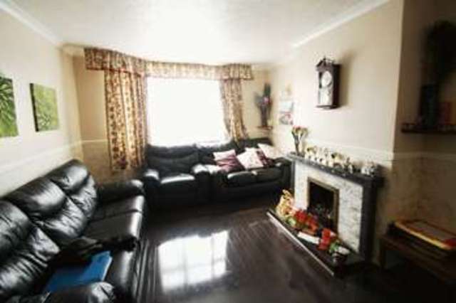  Image of 3 bedroom Semi-Detached house to rent in Corner Hall Avenue Hemel Hempstead HP3 at Corner Hall Avenue  Hemel Hempstead, HP3 9EE