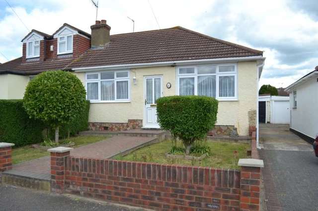  Image of 2 bedroom Bungalow to rent in Court Avenue Romford RM3 at Romford, RM3 0XS