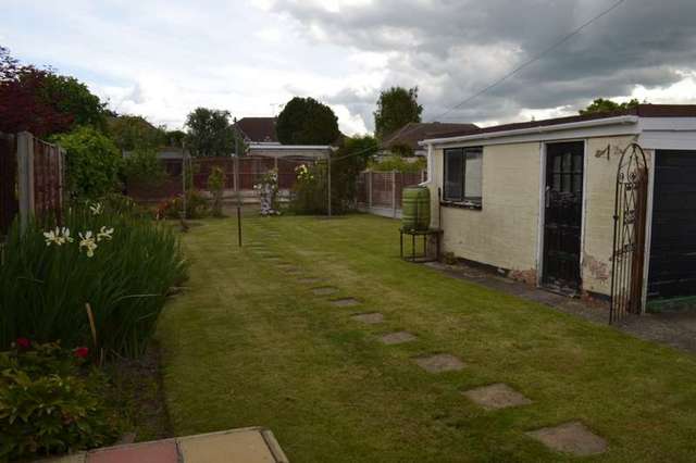  Image of 2 bedroom Bungalow to rent in Court Avenue Romford RM3 at Romford, RM3 0XS