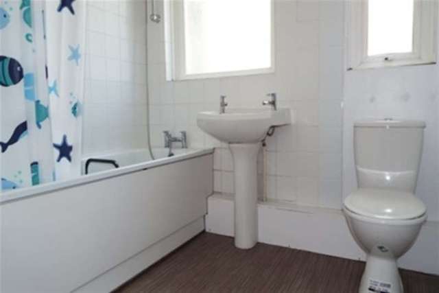  Image of 3 bedroom Detached house to rent in Coxford Drove Southampton SO16 at Southampton, SO16 5FB