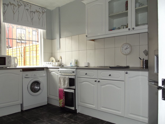  Image of 3 bedroom Terraced house to rent in Cross Flatts Place Beeston Leeds LS11 at Cross Flatts Place Beeston Leeds, LS11 7JN