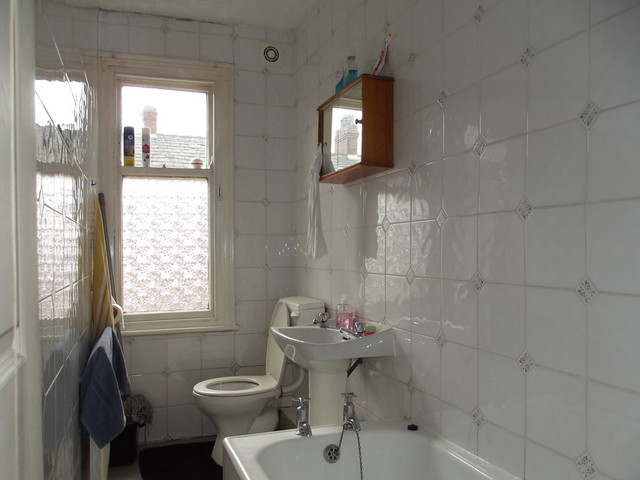  Image of 3 bedroom Terraced house to rent in Cross Flatts Place Beeston Leeds LS11 at Cross Flatts Place Beeston Leeds, LS11 7JN