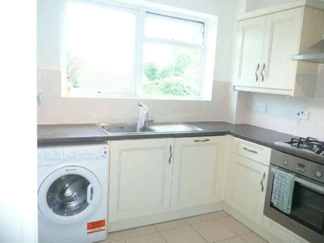  Image of 2 bedroom Maisonette to rent in Cyclamen Way West Ewell Epsom KT19 at Cyclamen Way  West Ewell, KT19 9LY
