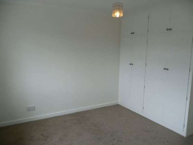  Image of 2 bedroom Maisonette to rent in Cyclamen Way West Ewell Epsom KT19 at Cyclamen Way  West Ewell, KT19 9LY