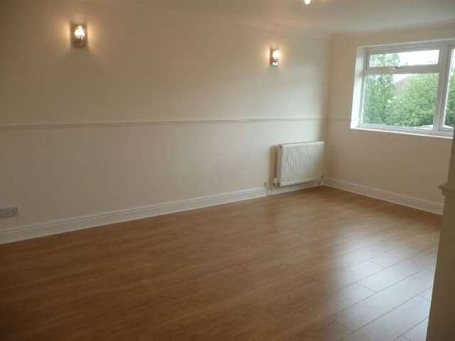  Image of 2 bedroom Maisonette to rent in Cyclamen Way West Ewell Epsom KT19 at Cyclamen Way  West Ewell, KT19 9LY