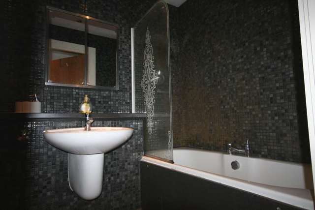  Image of 1 bedroom Apartment to rent in Sharp Street Manchester M4 at Damaz  Manchester, M4 4BZ