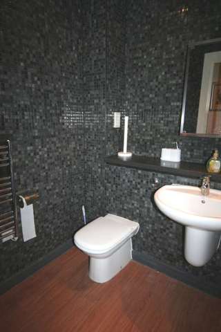  Image of 1 bedroom Apartment to rent in Sharp Street Manchester M4 at Damaz  Manchester, M4 4BZ