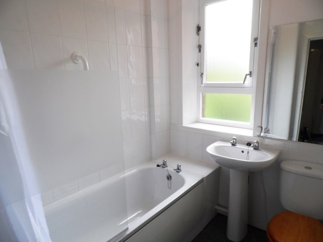  Image of 2 bedroom Flat to rent in Dee Street Glasgow G33 at Riddrie Glasgow Glasgow, G33 2DT