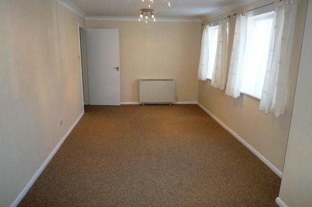  Image of 1 bedroom Flat to rent in Abercromby Avenue High Wycombe HP12 at Abercromby Avenue  High Wycombe, HP12 3BH