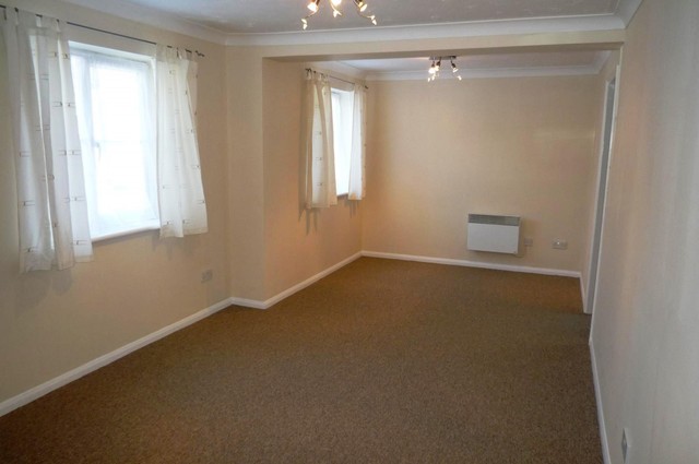 Image of 1 bedroom Flat to rent in Abercromby Avenue High Wycombe HP12 at Abercromby Avenue  High Wycombe, HP12 3BH