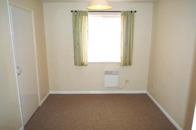  Image of 1 bedroom Flat to rent in Abercromby Avenue High Wycombe HP12 at Abercromby Avenue  High Wycombe, HP12 3BH