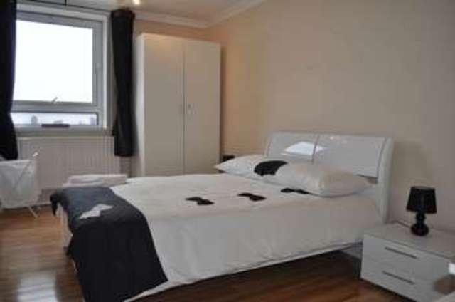  Image of 1 bedroom Property to rent in Midship Point The Quarterdeck London E14 at London, E14 8SP