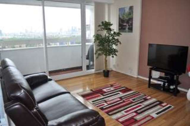  Image of 1 bedroom Property to rent in Midship Point The Quarterdeck London E14 at London, E14 8SP