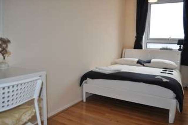  Image of 1 bedroom Property to rent in Midship Point The Quarterdeck London E14 at London, E14 8SP
