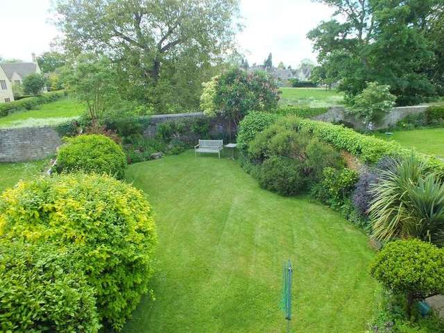  Image of 4 bedroom Detached house for sale in The Pheasantry Down Ampney Cirencester GL7 at Down Ampney Cirencester Gloucestershire, GL7 5RE