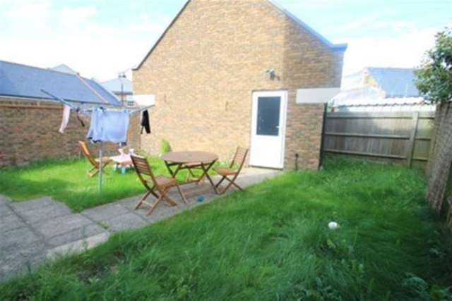  Image of 4 bedroom Detached house to rent in Duncannon Place Greenhithe DA9 at Greenhithe, DA9 9FW
